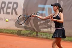 Tennis Ingolstadt Jugend Stadtmeisterschaft; Luisa Jung (blaues Shirt) gewinnt gegen Lucia Milocco Andres (schwarzes Shirt), beide STC Rot-Weiß Ingolstadt