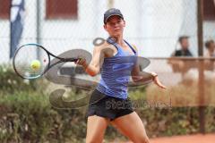 Tennis Ingolstadt Jugend Stadtmeisterschaft; Luisa Jung (blaues Shirt) gewinnt gegen Lucia Milocco Andres (schwarzes Shirt), beide STC Rot-Weiß Ingolstadt