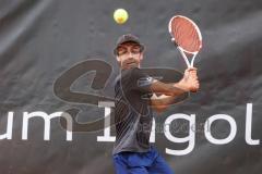 Tennis Ingolstadt Jugend Stadtmeisterschaft; Elio Sayeed Malik (türkises Shirt) RW Ingolstadt gewinnt gegen Benedikt Deger (graues Shirt) TC Künzing