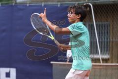 Tennis Ingolstadt Jugend Stadtmeisterschaft; Elio Sayeed Malik (türkises Shirt) RW Ingolstadt gewinnt gegen Benedikt Deger (graues Shirt) TC Künzing