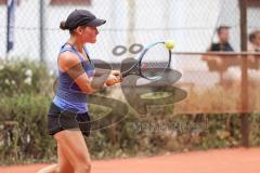 Tennis Ingolstadt Jugend Stadtmeisterschaft; Luisa Jung (blaues Shirt) gewinnt gegen Lucia Milocco Andres (schwarzes Shirt), beide STC Rot-Weiß Ingolstadt