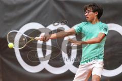 Tennis Ingolstadt Jugend Stadtmeisterschaft; Elio Sayeed Malik (türkises Shirt) RW Ingolstadt gewinnt gegen Benedikt Deger (graues Shirt) TC Künzing