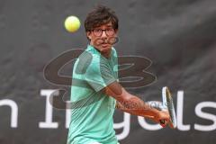 Tennis Ingolstadt Jugend Stadtmeisterschaft; Elio Sayeed Malik (türkises Shirt) RW Ingolstadt gewinnt gegen Benedikt Deger (graues Shirt) TC Künzing