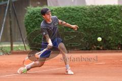 Tennis Ingolstadt Jugend Stadtmeisterschaft; Elio Sayeed Malik (türkises Shirt) RW Ingolstadt gewinnt gegen Benedikt Deger (graues Shirt) TC Künzing