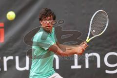 Tennis Ingolstadt Jugend Stadtmeisterschaft; Elio Sayeed Malik (türkises Shirt) RW Ingolstadt gewinnt gegen Benedikt Deger (graues Shirt) TC Künzing