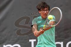 Tennis Ingolstadt Jugend Stadtmeisterschaft; Elio Sayeed Malik (türkises Shirt) RW Ingolstadt gewinnt gegen Benedikt Deger (graues Shirt) TC Künzing