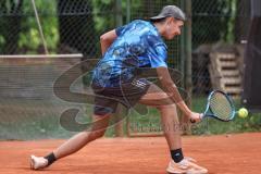 Tennis Ingolstadt Jugend Stadtmeisterschaft; Leopold Spörer (blaues Shirt) gewinnt gegen Henry Hampe (weisses Shirt) vom STC RW Ingolstadt