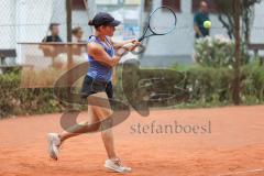 Tennis Ingolstadt Jugend Stadtmeisterschaft; Luisa Jung (blaues Shirt) gewinnt gegen Lucia Milocco Andres (schwarzes Shirt), beide STC Rot-Weiß Ingolstadt