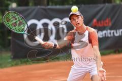 Tennis Ingolstadt Jugend Stadtmeisterschaft; Leopold Spörer (blaues Shirt) gewinnt gegen Henry Hampe (weisses Shirt) vom STC RW Ingolstadt