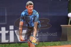 Tennis Ingolstadt Jugend Stadtmeisterschaft; Leopold Spörer (blaues Shirt) gewinnt gegen Henry Hampe (weisses Shirt) vom STC RW Ingolstadt