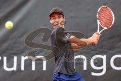 Tennis Ingolstadt Jugend Stadtmeisterschaft; Elio Sayeed Malik (türkises Shirt) RW Ingolstadt gewinnt gegen Benedikt Deger (graues Shirt) TC Künzing