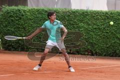 Tennis Ingolstadt Jugend Stadtmeisterschaft; Elio Sayeed Malik (türkises Shirt) RW Ingolstadt gewinnt gegen Benedikt Deger (graues Shirt) TC Künzing