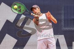 Tennis Ingolstadt Jugend Stadtmeisterschaft; Leopold Spörer (blaues Shirt) gewinnt gegen Henry Hampe (weisses Shirt) vom STC RW Ingolstadt