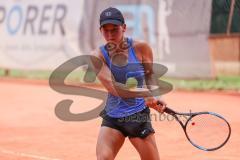 Tennis Ingolstadt Jugend Stadtmeisterschaft; Luisa Jung (blaues Shirt) gewinnt gegen Lucia Milocco Andres (schwarzes Shirt), beide STC Rot-Weiß Ingolstadt