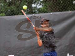 Tennis Ingolstadt Jugend Stadtmeisterschaft; Elio Sayeed Malik (türkises Shirt) RW Ingolstadt gewinnt gegen Benedikt Deger (graues Shirt) TC Künzing