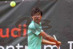 Tennis Ingolstadt Jugend Stadtmeisterschaft; Elio Sayeed Malik (türkises Shirt) RW Ingolstadt gewinnt gegen Benedikt Deger (graues Shirt) TC Künzing