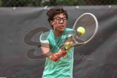 Tennis Ingolstadt Jugend Stadtmeisterschaft; Elio Sayeed Malik (türkises Shirt) RW Ingolstadt gewinnt gegen Benedikt Deger (graues Shirt) TC Künzing