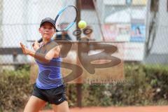 Tennis Ingolstadt Jugend Stadtmeisterschaft; Luisa Jung (blaues Shirt) gewinnt gegen Lucia Milocco Andres (schwarzes Shirt), beide STC Rot-Weiß Ingolstadt