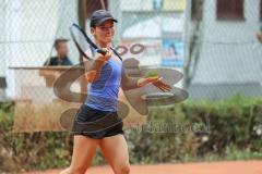 Tennis Ingolstadt Jugend Stadtmeisterschaft; Luisa Jung (blaues Shirt) gewinnt gegen Lucia Milocco Andres (schwarzes Shirt), beide STC Rot-Weiß Ingolstadt