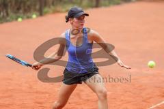 Tennis Ingolstadt Jugend Stadtmeisterschaft; Luisa Jung (blaues Shirt) gewinnt gegen Lucia Milocco Andres (schwarzes Shirt), beide STC Rot-Weiß Ingolstadt