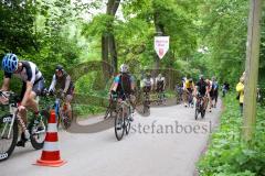 Triathlon Ingolstadt 2022 - Radfahrer nach der Wechselzone auf der Strecke - Foto: Jürgen Meyer