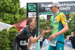 Triathlon Ingolstadt 2022 - links 2. Sieger Mitteldistanz - Große-Freese Finn - SV Bayreuth - mit einer Zeit von 3:31:57 - Hirsch Wilhelm - Pro Team Hotel Jakob - 1. Sieger der Mitteldistanz mit einer Zeit von 3:30:18 rechts - Foto: Jürgen Meyer