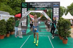 Triathlon Ingolstadt 2022 - Olympische Distanz - 1. Sieger WITTMANN Andreas - TSV Gaimersheim - mit einer Zeit von 2:01:09 - Foto: Jürgen Meyer