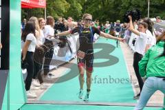 Triathlon Ingolstadt 2022 - Olympische Distanz Frauen - 1. Siegerin SCHNEIDER Katja - Spiridon Frankfurt - mit einer Zeit von 2:21:37 - Foto: Jürgen Meyer