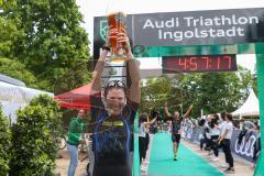 Triathlon Ingolstadt 2022 - Olympische Distanz Frauen - 1. Siegerin SCHNEIDER Katja - Spiridon Frankfurt - mit einer Zeit von 2:21:37 - Foto: Jürgen Meyer