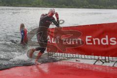 Triathlon Ingolstadt 2022 - Olympische Distanz  - Sebastian Mahr beim Ausstieg nach dem schwimmen - Foto: Jürgen Meyer