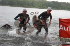 Triathlon Ingolstadt 2022 - Olympische Distanz  -  Athleten beim Ausstieg nach dem schwimmen - Foto: Jürgen Meyer