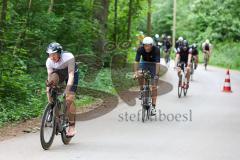 Triathlon Ingolstadt 2022 - Radfahrer nach der Wechselzone auf der Strecke - Foto: Jürgen Meyer