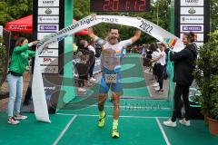 Triathlon Ingolstadt 2022 - Olympische Distanz - 1. Sieger WITTMANN Andreas - TSV Gaimersheim - mit einer Zeit von 2:01:09 - Foto: Jürgen Meyer