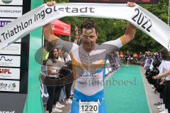 Triathlon Ingolstadt 2022 - Olympische Distanz - 1. Sieger WITTMANN Andreas - TSV Gaimersheim - mit einer Zeit von 2:01:09 - Foto: Jürgen Meyer