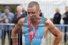 Triathlon Ingolstadt 2012 - Dir Sieger Mitteldistanz Jan Raphael allein auf der Strecke und mit Riesenvorsprung im Ziel