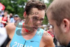 Triathlon Ingolstadt 2012 - Sieger Olympische Distanz Horst Reichel im Ziel