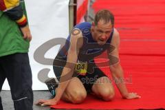 Triathlon Ingolstadt 2012 - Erschöpfung im Ziel