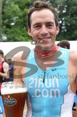 Triathlon Ingolstadt 2012 - Sieger Olympische Distanz Horst Reichel im Ziel