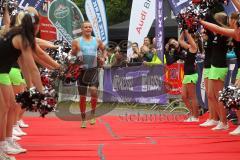 Triathlon Ingolstadt 2012 - Dir Sieger Mitteldistanz Jan Raphael allein auf der Strecke und mit Riesenvorsprung im Ziel