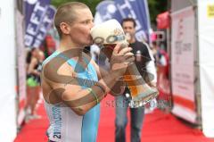 Triathlon Ingolstadt 2012 - Dir Sieger Mitteldistanz Jan Raphael allein auf der Strecke und mit Riesenvorsprung im Ziel