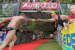 Triathlon Ingolstadt 2014 - Baggersee - Aus dem Wasser, Ansturm auf die Wechselzone, Impressionen