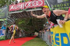 Triathlon Ingolstadt 2014 - Baggersee - Aus dem Wasser, Ansturm auf die Wechselzone, Impressionen