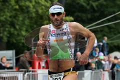 Triathlon Ingolstadt 2014 - Baggersee - Faris Al Sultan nach den ersten 5 km auf der Laufstrecke