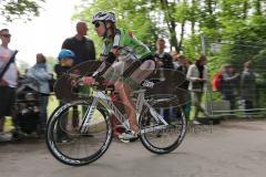 Triathlon Ingolstadt 2014 - Baggersee - Von der Wechselzone zur Radstrecke, erst ab der Linie darf aufs Fahrrad gesetzt werden