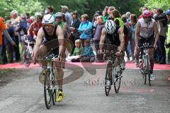 Triathlon Ingolstadt 2014 - Baggersee - Von der Wechselzone zur Radstrecke, erst ab der Linie darf aufs Fahrrad gesetzt werden