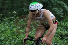 Triathlon Ingolstadt 2014 - Baggersee - Faris Al Sultan fährt wieder in die Wechselzone, während die anderen erst auf die Strecke gehen