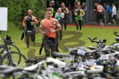 Triathlon Ingolstadt 2014 - Baggersee - Ansturm auf die Wechselzone