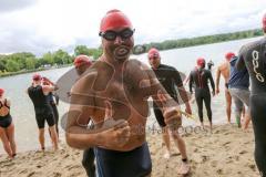 Triathlon Ingolstadt 2016 - Baggersee Ingolstadt - Bundestagsabgeordnete als Staffelteam Zeugen Seehovas, Schwimmer Florian Peter Hahn