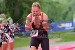 Triathlon Ingolstadt 2016 - Baggersee Ingolstadt - Zieleinlauf Emotion Cheerleader Stimmung, Olympische Distanz