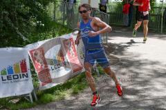 Triathlon Ingolstadt 2016 - Baggersee Ingolstadt  - Sieger Nicolas Daimer Olympische Distanz beim Zieleinlauf - Foto: Jürgen Meyer